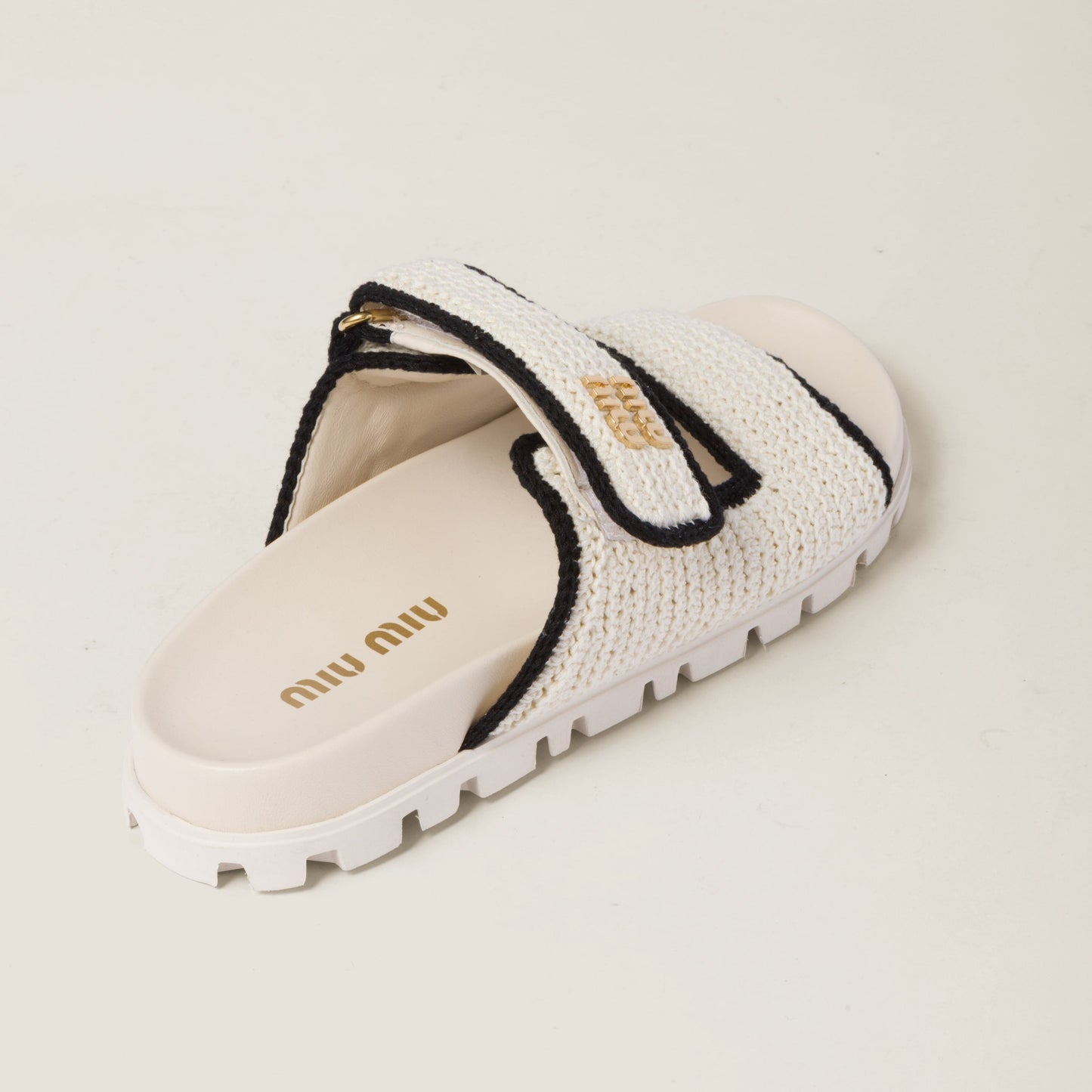 Miu Miu – Sandales en maille crochet – Édition Ivoire & Noir